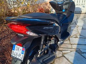 RETRAITÉ VEND SCOOTER HONDA PCX 125 II STATIONNEMENT GARAGE CONSO 2,5 L/100