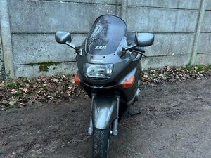 ZZR 600 KAWASAKI - TRÈS BON ÉTAT