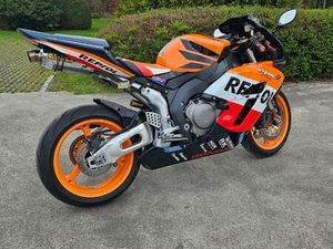 ② HONDA CBR 1000RR REPSOL