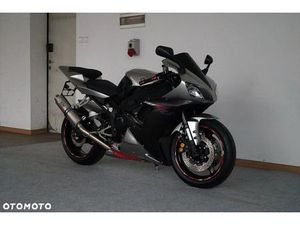 YAMAHA R1
