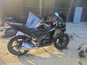 HONDA CBR125 R. OGREBAN 125 CM3, 2016 GOD.