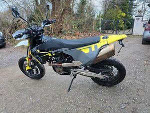 HUSQVARNA 701 SUPERMOTO 2024 - UNFALLFAHRZEUG