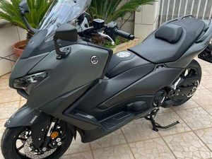 YAMAHA TMAX 560 2025 NUOVA CON SOLO 3500 KM VERDE