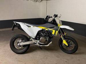 HUSQVARNA 701 SUPERMOTO 2022 NEUE REIFEN + SERVICE