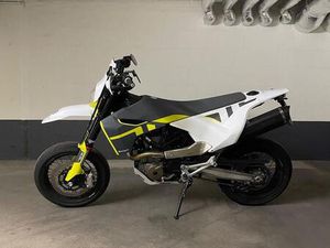 HUSQVARNA 701 SUPERMOTO 2022 - REIFEN + SERVICE NEU!