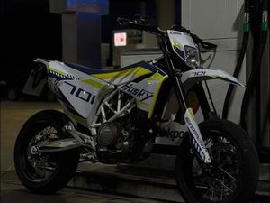 HUSQVARNA 701 SUPERMOTO