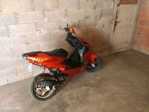 NITRO MBK A VENTRE D'ORIGINE JUSTE AVEC UN POT