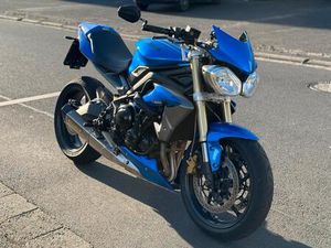 TRIUMPH STREET TRIPLE 675 - SPORTLICHES NAKED BIKE