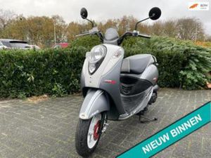 SYM MIO SPORT 45KM SCOOTER DIGITAAL BETAAL MET IN3 — SCOOTERS | SYM — MARKTPLAATS