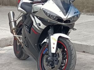YAMAHA R6
