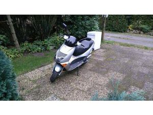 125 CCM ROLLER SCOOTER APRILIA LEONARDO