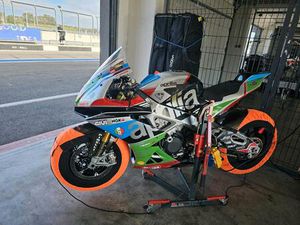 APRILIA RSV4 RF RACEBIKE RENNSTRECKE