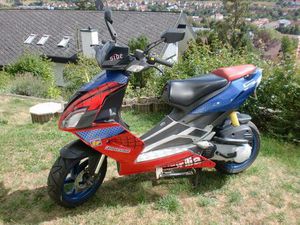 APRILIA SR50 50 CCM ROLLER INCL. SEITENSTÄNDER & 2 SEITENSPIEGEL