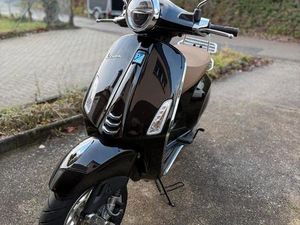VESPA PRIMAVERA 125, SCHWARZ, EZ 09/22, NUR 524 KM GELAUFEN