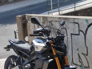 YAMAHA MT 09 SP + CAVALETE CENTRAL COVILHÃ E CANHOSO