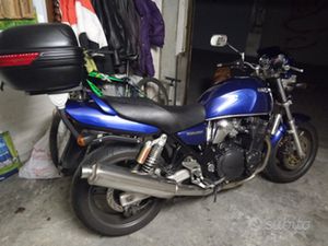 SUZUKI GSX INAZUMA 750