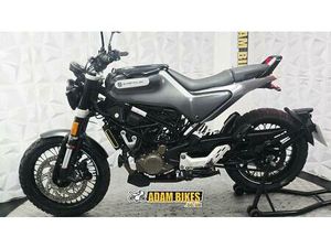 HUSQVARNA SVARTPILEN 125 EURO 5 125 CC