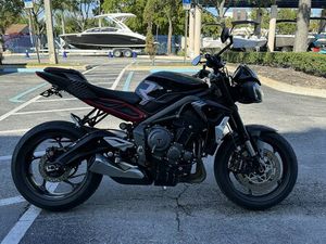 2022 TRIUMPH STREET TRIPLE R SAPPHIRE BLACK