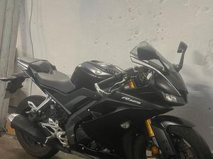 YAMAHA YZF R125 LIEFERUNG BIS 100KM