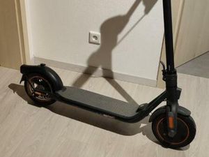 E-SCOOTER NINEBOT BY SEGWAY F40D – DEFEKT / BASTLERFAHRZEUG
