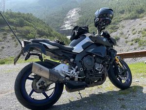 YAMAHA MT-10 SP AKRAPOVIC KOMFORTSITZBANK GRIFFHEIZUNG