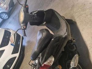 ​ DEIN NEUER WINGMAN ROLLER: DER „SCHWARZE BLITZ“ SUCHT ASPHALT