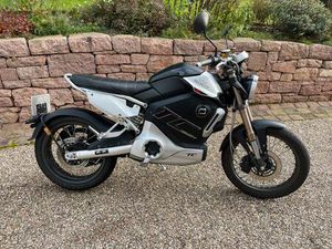 SPORTLICHES ELEKTROMOTORRAD / SUPER SOCO TC MAX