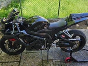 SUZUKI GSX-R 750