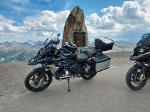 ② BMW R1250GS TRIPLE BLACK TE KOOP