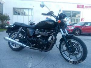 TRIUMPH BONNEVILLE 865 SE