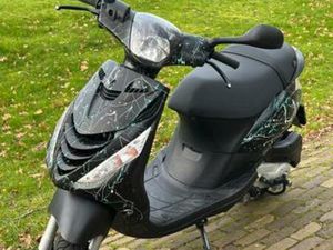 PIAGGIO ZIP 50CC 4T - RUIL MET 50CC 2T MOGELIJK! — SCOOTERS | PIAGGIO — MARKTPLAATS