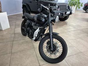 TRIUMPH SCRAMBLER NERO