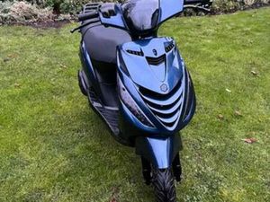ZIP 2TAKT 50CC MIDNIGHT BLUE MOET NU WEG — SCOOTERS | PIAGGIO — MARKTPLAATS