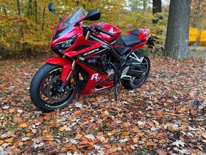 HONDA CBR 650R - TOP - SCHECKHEFTGEPFLEGT - 1. HD
