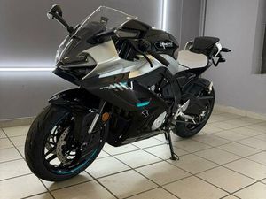 CF MOTO 675 SR-R LAGERFZ FINANZIERBAR MIT 4J GARANTIE