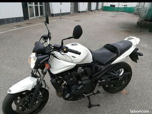 SUZUKI BANDIT 650 – 2012 – 30 000 KM – TRÈS BIEN ÉQUIPÉE