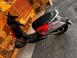SCOOTER SUPER SOCO DUCATI 50 ÉLECTRIQUE