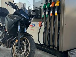 YAMAHA TRACER 700 GT SHIFTER UP + TOP CASE ET VALISE LATÉRALE