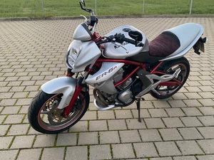 KAWASAKI ER-6N SILBER/ROT - SEHR GEPFLEGT