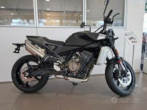 HUSQVARNA SVARTPILEN 801