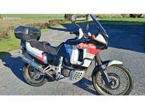 MOTO AFRICA TWIN 750
