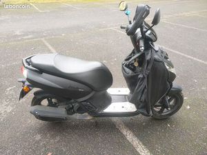 PEUGEOT KISBEE 50 CM³ – 2022 – ~18 000 KM – 1 200