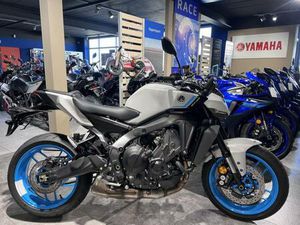 ② YAMAHA MT-09