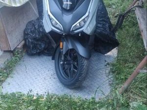 FORZA 125 COMME NEUF