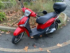 VENDS SCOOTER PIAGGIO 125