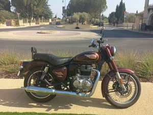 ROYAL ENFIELD CLASSIC 350 – 11/2024 – FAIBLE KILOMÉTRAGE – ÉTAT PROCHE DU NEUF