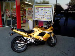 SUZUKI GSXF 600 TÜV UND REIFEN NEU