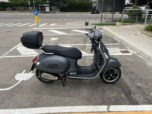 VESPA GTS SUPER 300 GRIGIO
