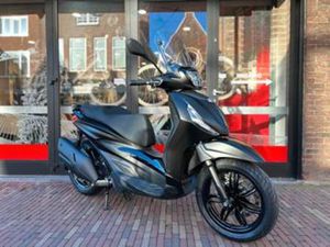 PIAGGIO BEVERLY 400 HPE | 2024 | 1314KM | EERSTE EIGENAAR — MOTOREN | PIAGGIO — MARKTPLAATS