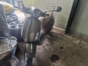MOOIE VESPA PRIMAVERA SCOOTER - ALS NIEUW — SCOOTERS | VESPA — MARKTPLAATS